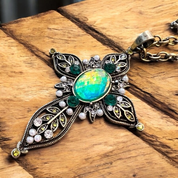 Elegant Green, Gold, and Bronze toned Cross Pendant Necklace - Picture 9 of 16